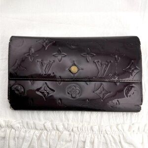AUTHENTIC Louis Vuitton wallet. Burgundy/Amarante.